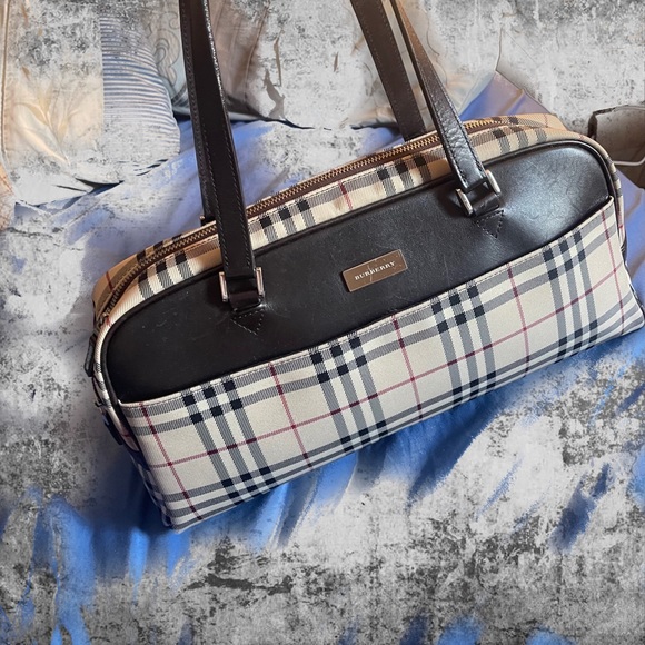 Authentic Burbery Novacheck Shoulder bag - Picture 2 of 11